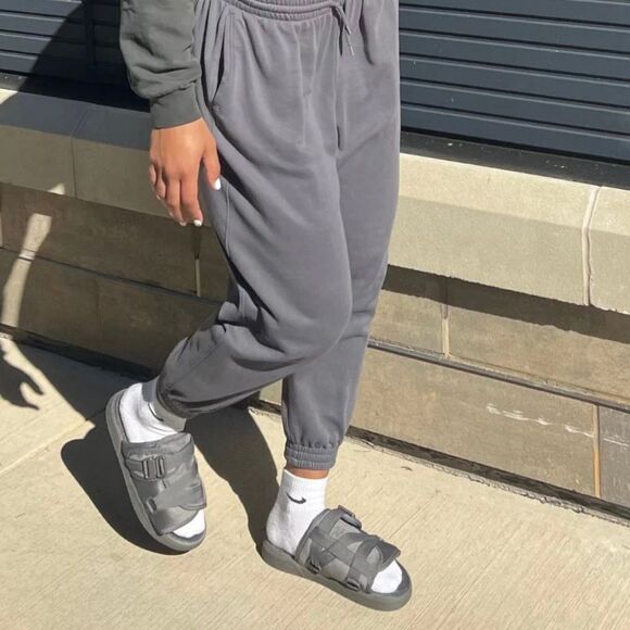 DRACO Cool Grey Dracos Slides Size 9-10 NWT in packaging - Picture 11 of 16